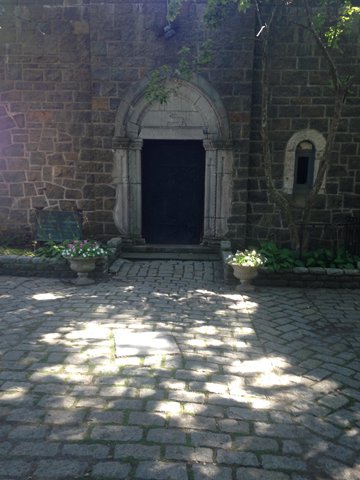 Hamond Castle door